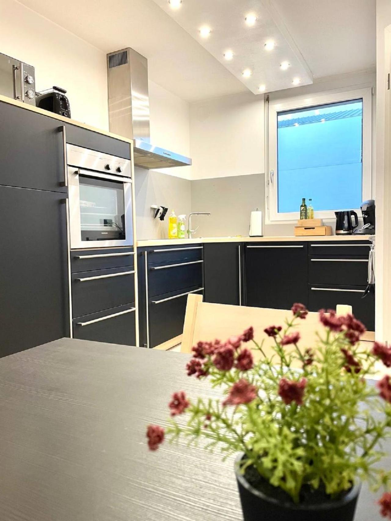 Geraeumiges Ferienhaus In Koblenz コブレンツ エクステリア 写真
