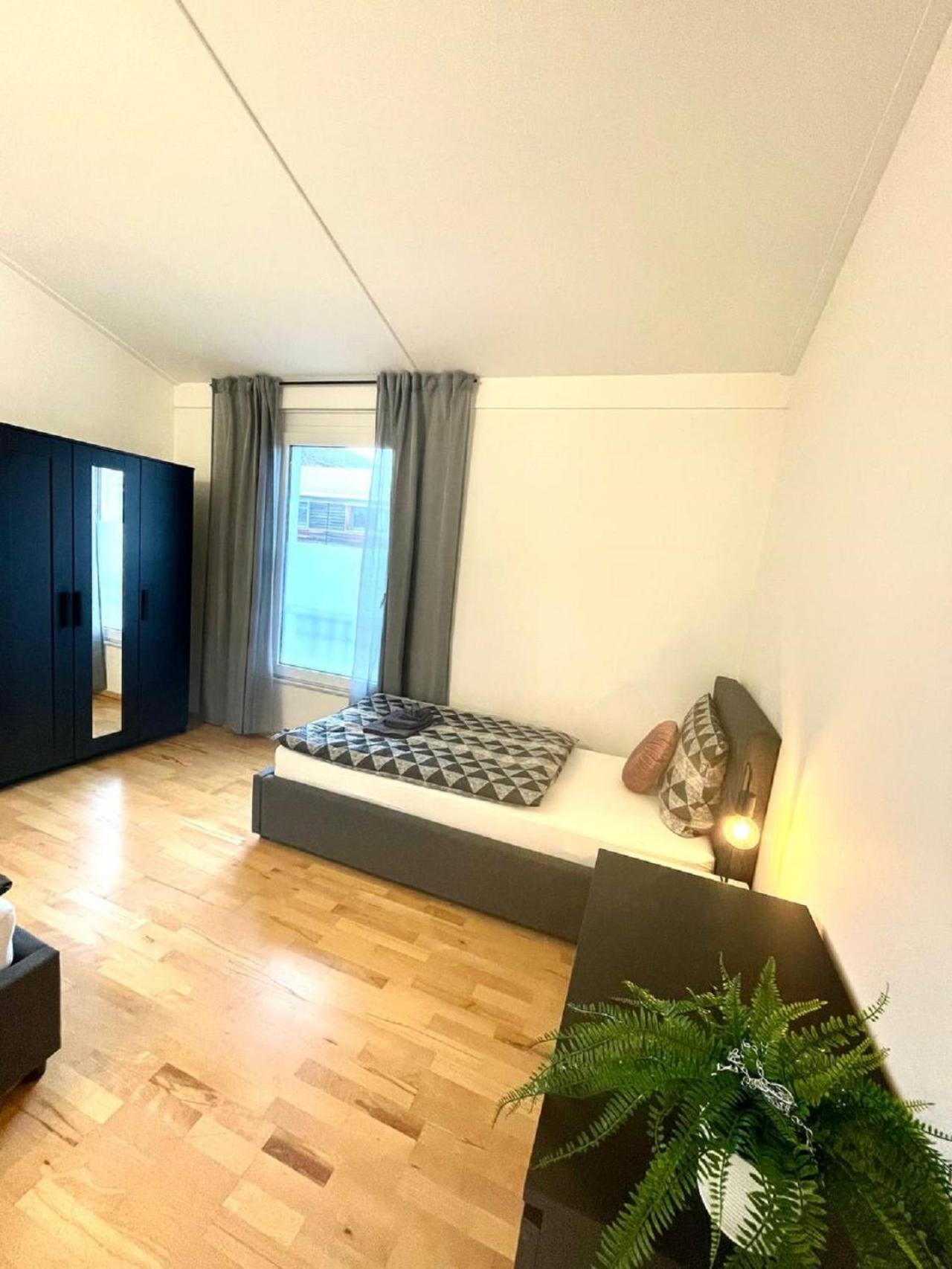 Geraeumiges Ferienhaus In Koblenz コブレンツ エクステリア 写真