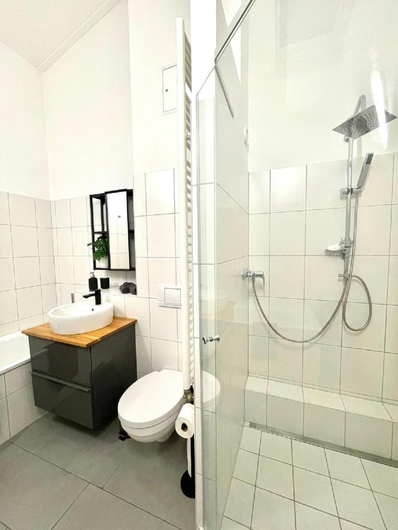 Geraeumiges Ferienhaus In Koblenz コブレンツ エクステリア 写真