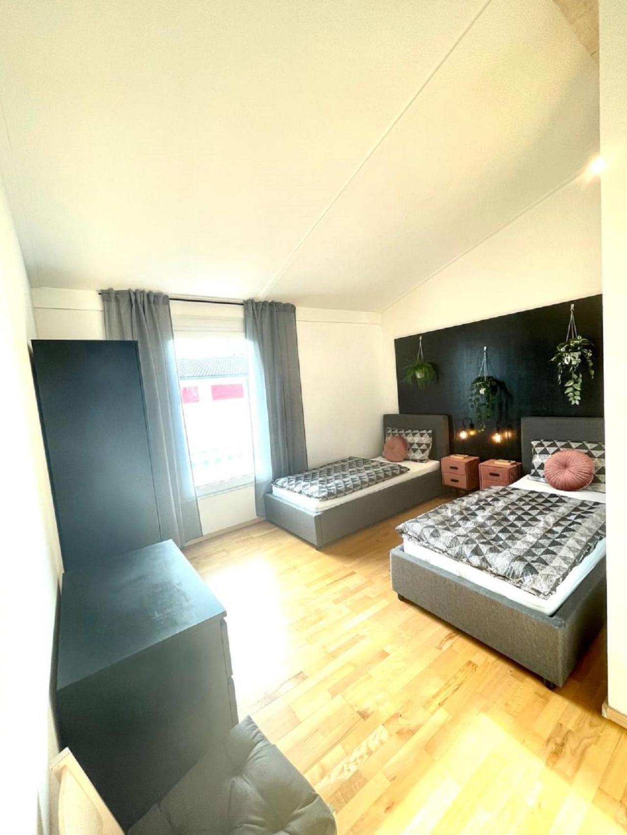 Geraeumiges Ferienhaus In Koblenz コブレンツ エクステリア 写真
