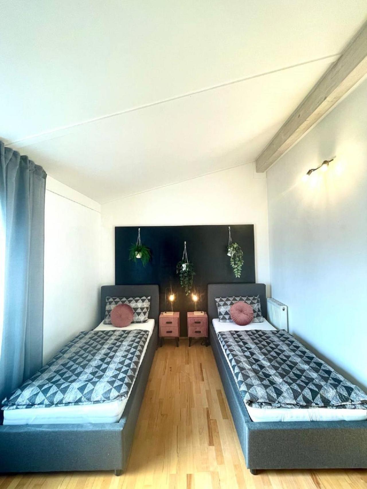 Geraeumiges Ferienhaus In Koblenz コブレンツ エクステリア 写真