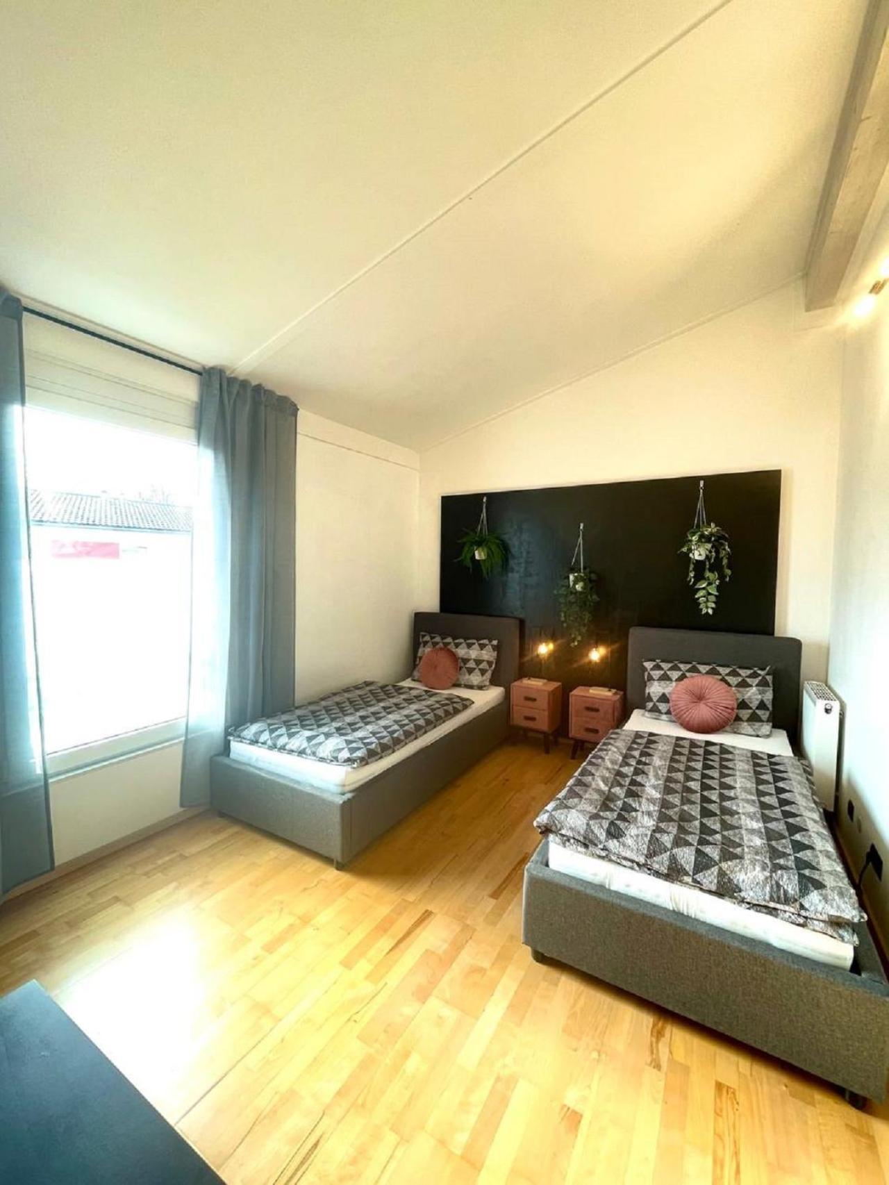 Geraeumiges Ferienhaus In Koblenz コブレンツ エクステリア 写真