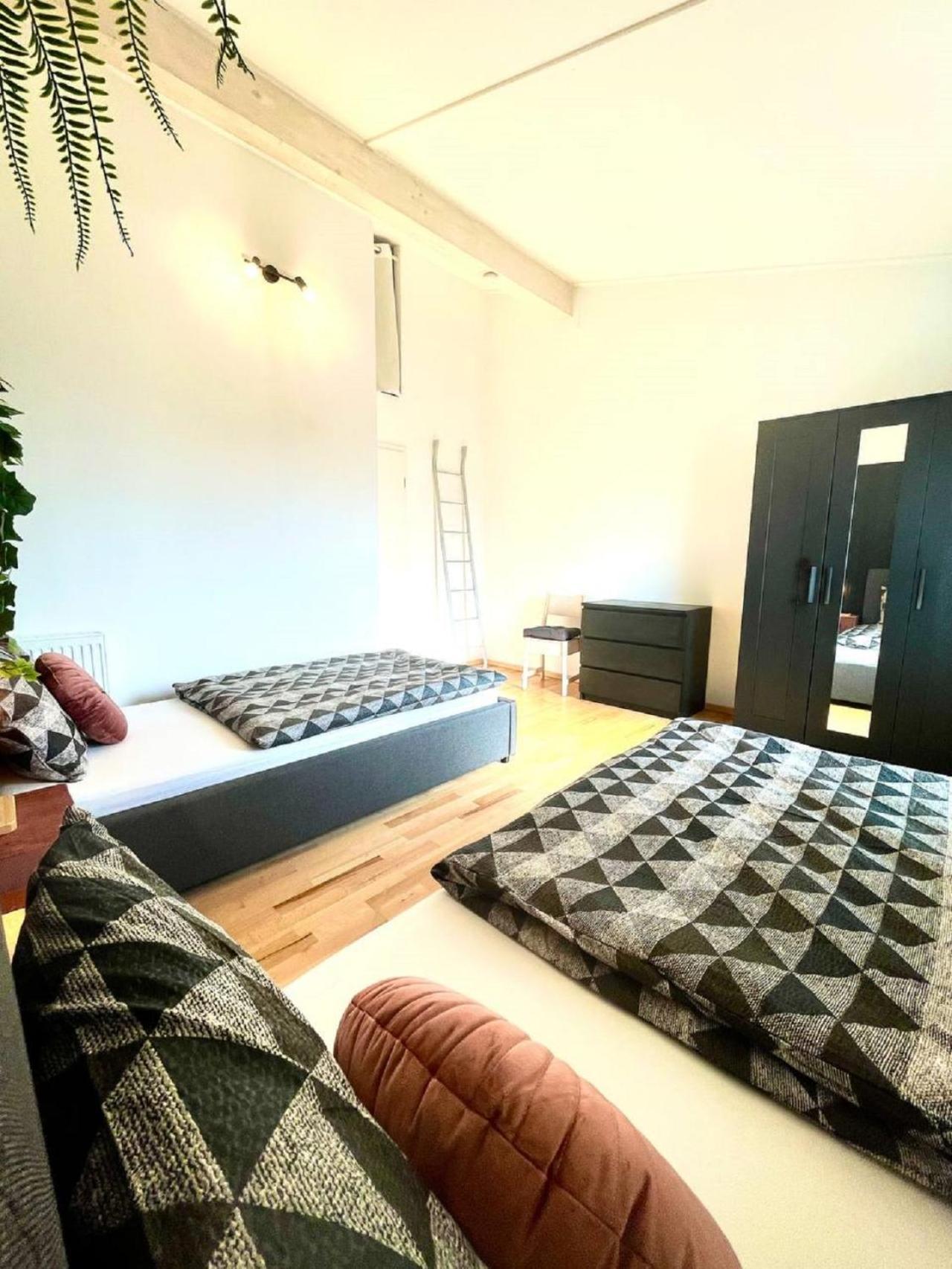 Geraeumiges Ferienhaus In Koblenz コブレンツ エクステリア 写真